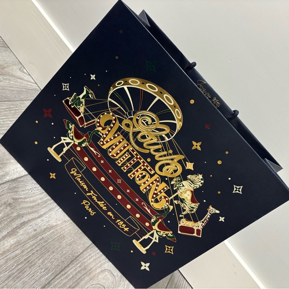 Authentic Designer shopping bags, gift boxes.
LV, Jimmy Choo, Gucci,and more.